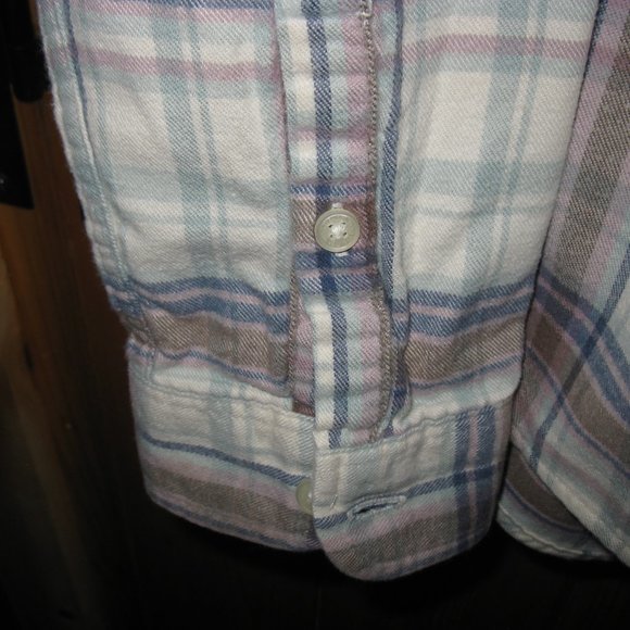 Woman's Toad and Company shirt - Picture 3 of 5